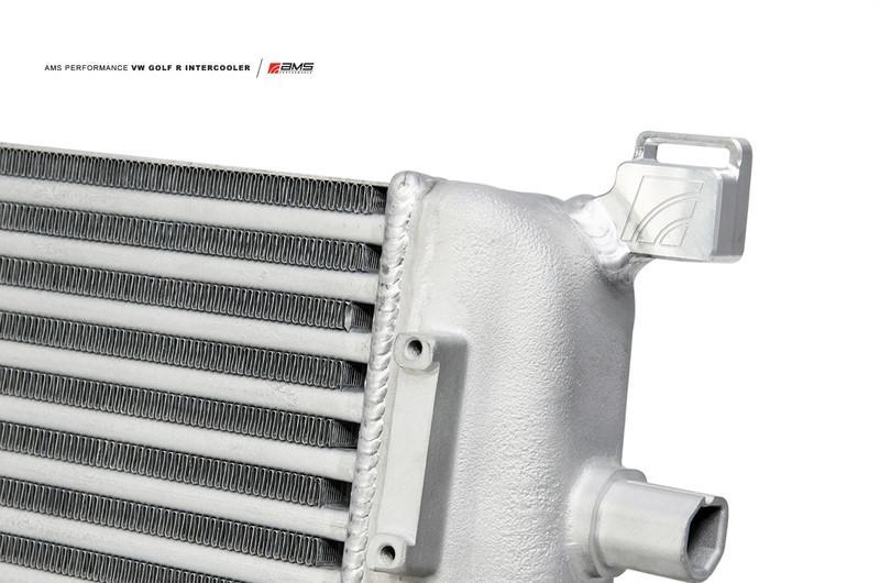 AMS Performance フロントマウントインタークーラー | 2015-2021 VW Golf GTI/R (AMS.21.09.0001-1)