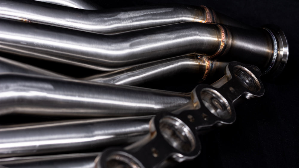 Sikky Manufacturing - GM A-Body LSスワップヘッダー ステンレススチールロングチューブ 1 7/8インチプライマリ、3インチマージコレクターおよびVバンドクランプアセンブリー (SM-HDR023SS)