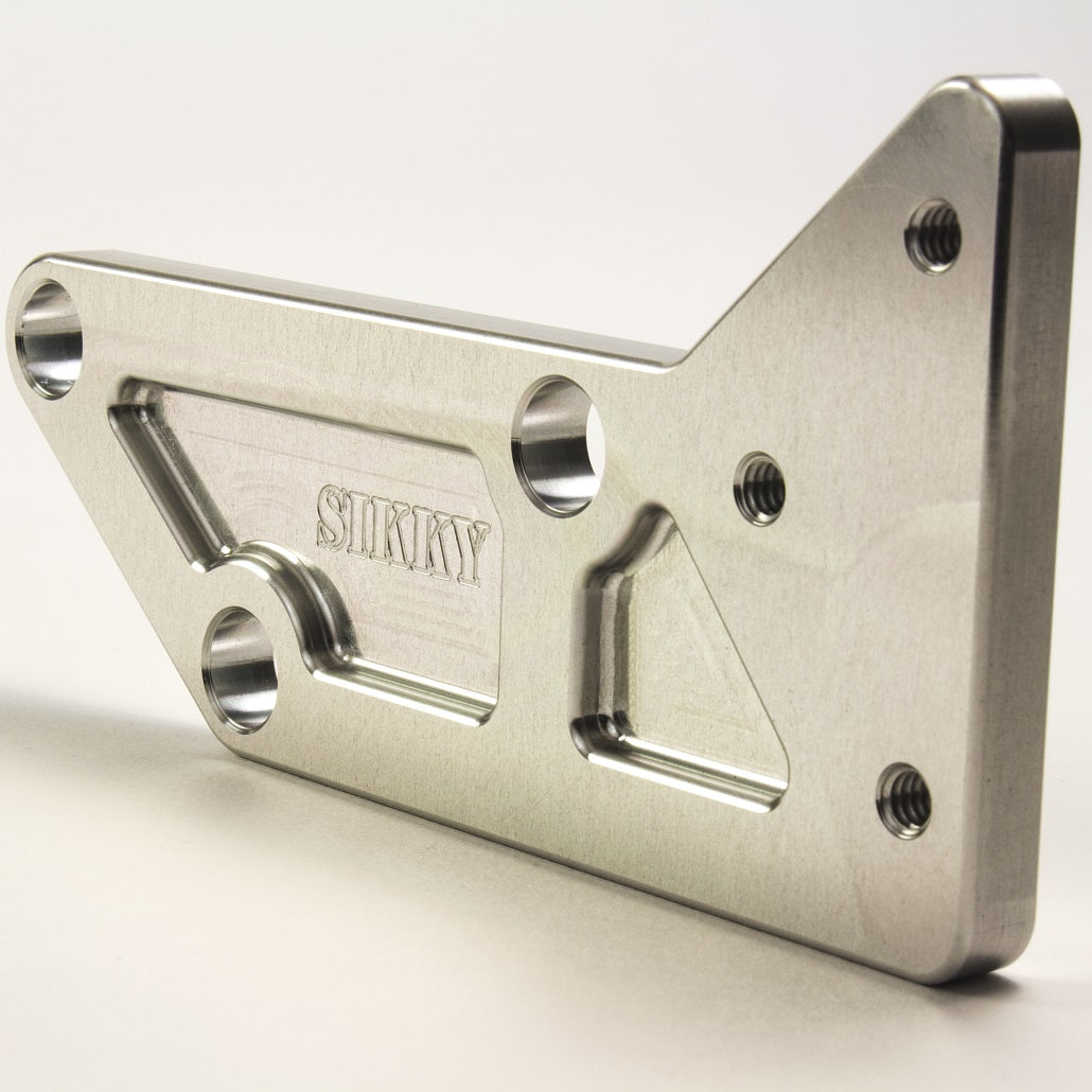 Sikky Manufacturing - オイルフィルターリロケーション用 取り付けブラケットキット (SM-RKB-01)