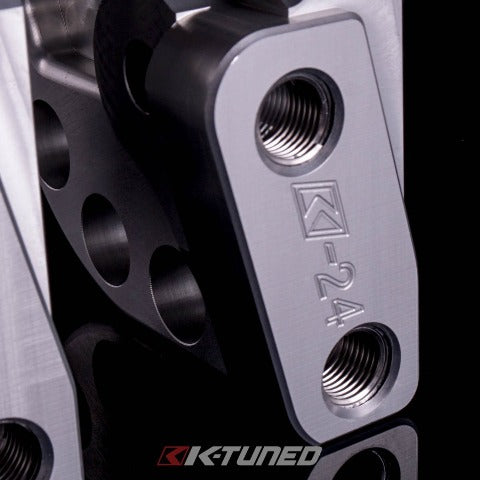 K-Tuned タイミングチェーン サイドマウントブラケット | 2002~2006 アキュラ RSX タイプ S、2006~2015 ホンダ シビック Si、2015~2020 アキュラ TLX (KTD-SMB)。
