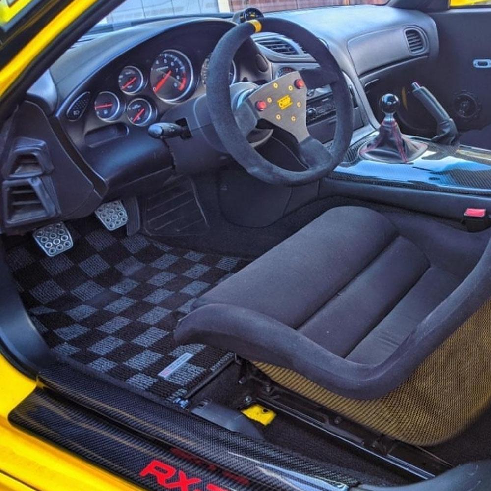 P2M チェッカー レース フロア マット | 1993-1995 マツダ FD3S RX7 (P2-CPTFD3SDG-TP)
