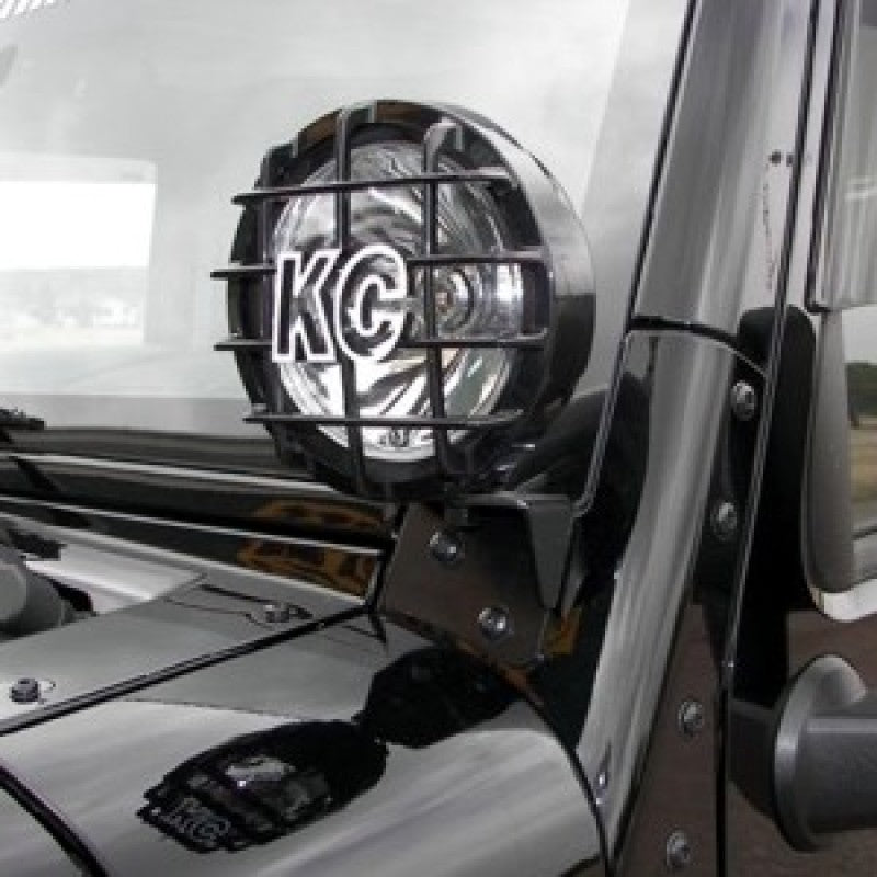 KC HiLiTES 07-18 Jeep JK Aピラー用フロントガラスライトマウントブラケットセット（ペア）- ブラック