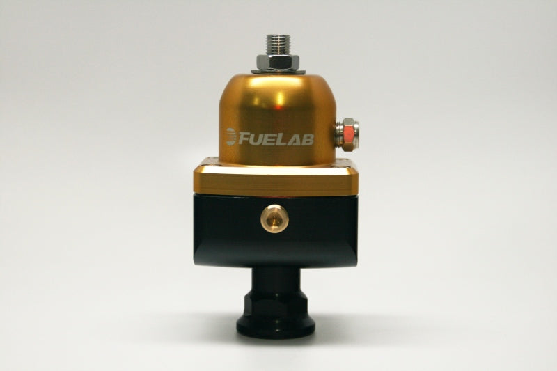 Fuelab 555 キャブレター用 アジャスタブル燃圧レギュレーター ブロッキングタイプ 4-12 PSI（約0.28-0.83MPa） 入力(1) -8AN 出力(2) -8AN ゴールド