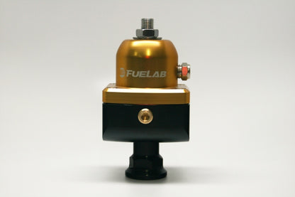 Fuelab 555 キャブレター用アジャスタブル燃圧レギュレーター ブロッキングタイプ 10-25 psi (1) -8AN イン (2) -8AN アウトレット - ゴールド