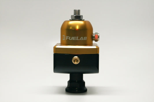 Fuelab 555 キャブレター用アジャスタブル燃圧レギュレーター ブロッキング式 1-3 PSI (1) -8AN イン (2) -8AN アウトレット - ゴールド