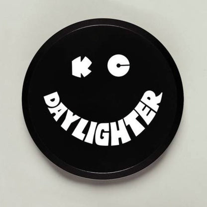 KC HiLiTES 6インチ ラウンド ハードカバー Daylighter/SlimLite/Pro-Sport用（シングル）- ブラック＆ホワイトスマイル