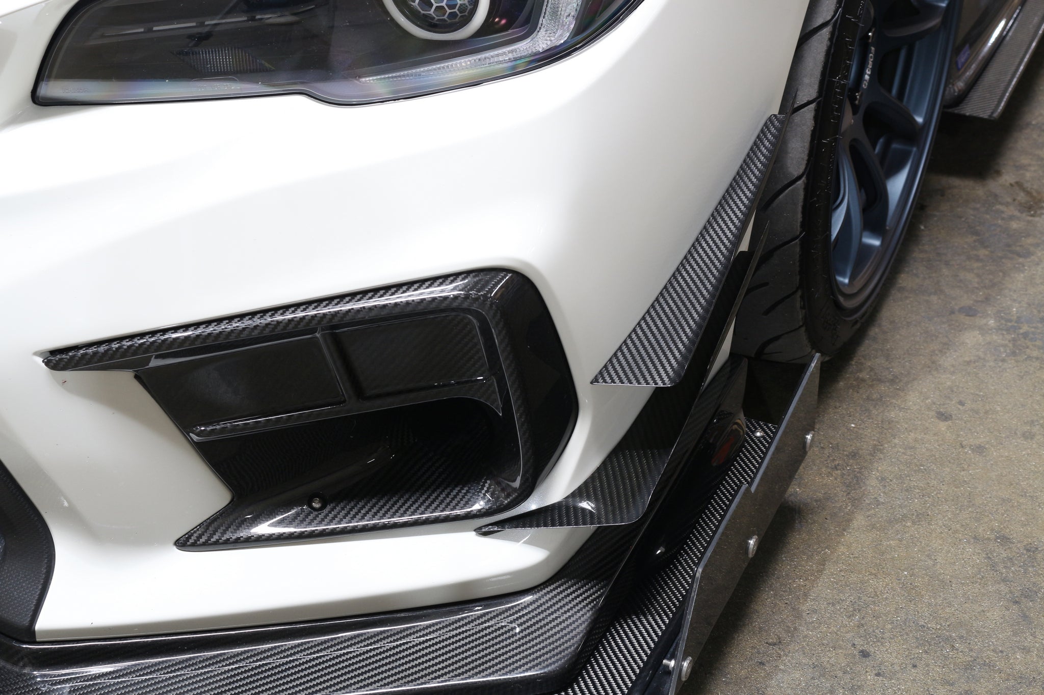 APRパフォーマンス スバル WRX STI カーボンファイバー カナード 2018