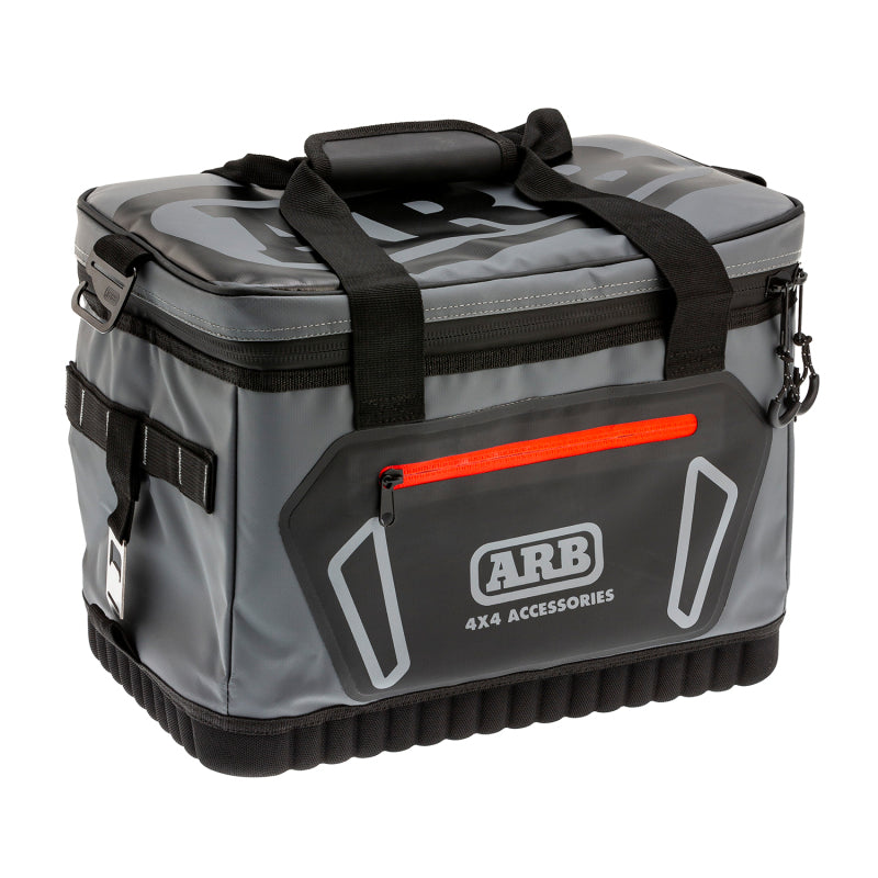 ARB クーラーバッグ チャコール レッドハイライト 15インチ（約38cm）×11インチ（約28cm）×9インチ（約23cm） 22缶収納可能