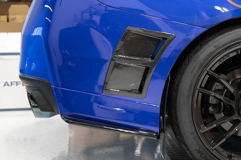 OLM ペイントマッチド／グロスブラック リアバンパーリップ - ワールドラリーブルー - 2015-2021 スバル WRX / STI用
