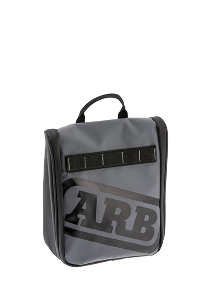ARB トイレタリーバッグ チャコールフィニッシュ レッドアクセント PVC外装 メッシュポケット ミラー付き