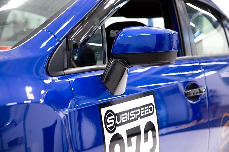 OLM LE ドライカーボンファイバー ロアミラーマウントカバー - 2015-2021 スバル WRX / STI / 2015-2017 クロストレック