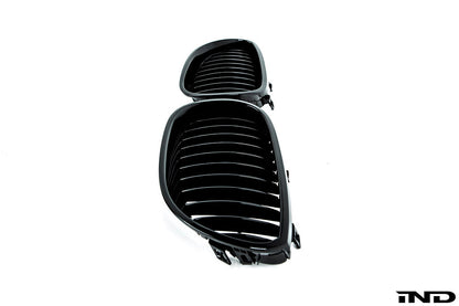 IND E60 M5 塗装済みフロントグリルセット