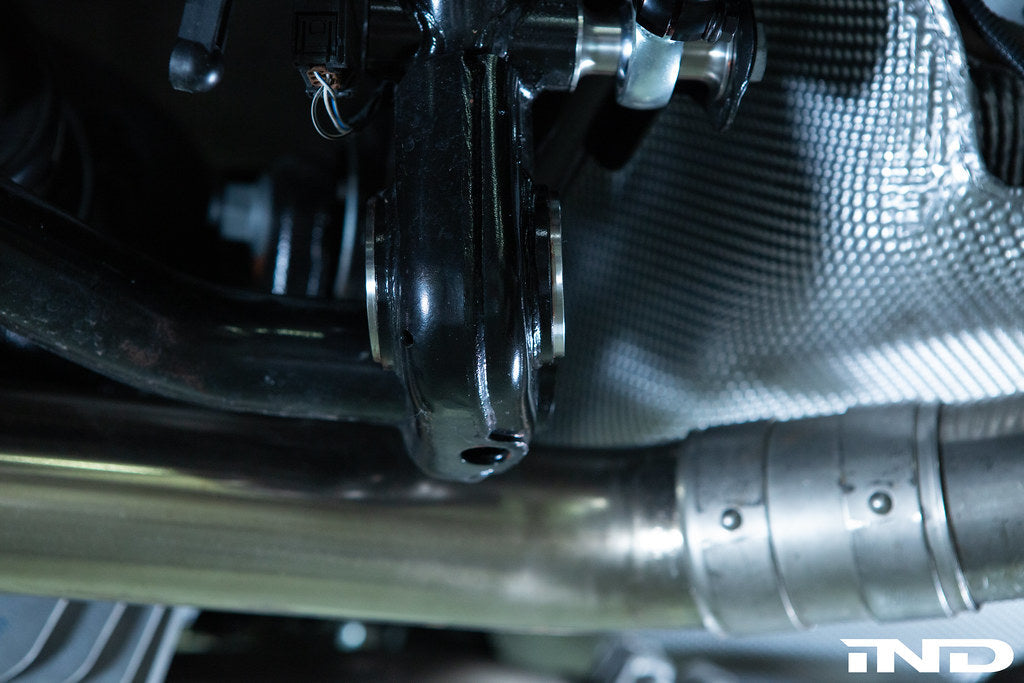 Fall-Line Motorsports G8x / F8x / E9x / E82 リアロアコントロールアームカップ サブフレームベアリングセット