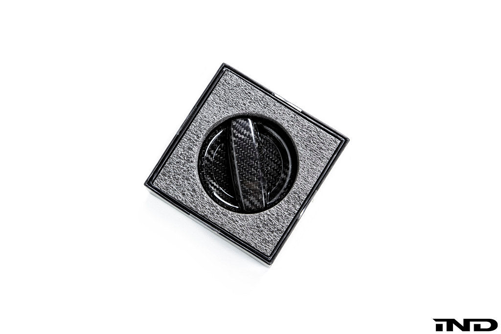 AutoTecknic F8X M3 / M4 ドライカーボン コンペティションオイルキャップカバー