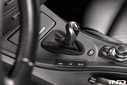 IND E9X M3 トリコロールステッチ アルカンターラシフトブーツ