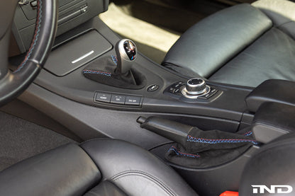 IND E9X M3 トリコロールステッチアルカンターラ パーキングブレーキブーツ - LHD(左ハンドル車)