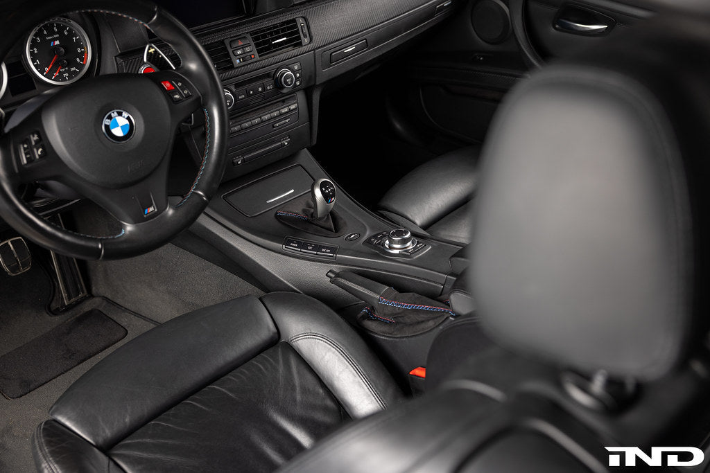 IND E9X M3 トリコロールステッチ アルカンターラシフトブーツ