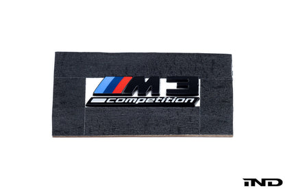 IND G8X M3 / M4 コンペティション グロスブラック フロントグリルエンブレム
