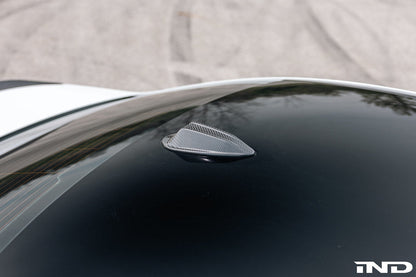 AutoTecknic G-Chassis LCI ドライカーボンルーフアンテナ - 2023+ 2x2 ウィーブ