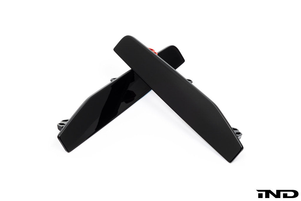 IND U10 X2 M35i 塗装済みリアリフレクターセット - グロスブラック