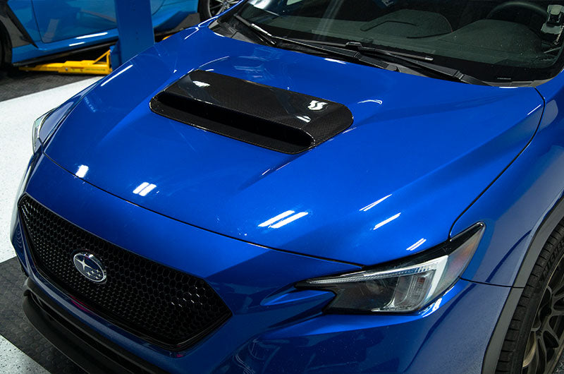 OLM LE ドライカーボン フードスクープカバー - 2022年以降 WRX用