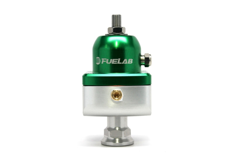 Fuelab 555 キャブレター用 アジャスタブル燃圧レギュレーター ブロッキング式 4-12 psi (1) -8AN イン (2) -8ANアウトレット - グリーン
