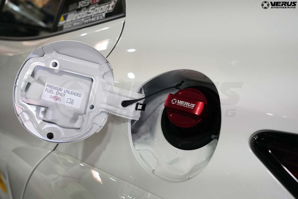 Verus Engineering ガスキャップ カバー | 2023+ トヨタ GR カローラ (A0567A)