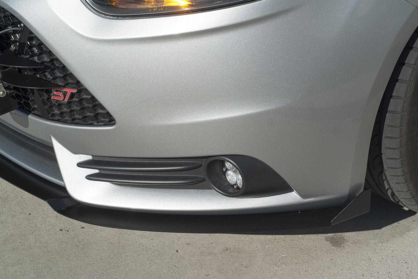 Rally Innovations 2013-2014 フォード フォーカス ST 3ピース フロントスプリッター [FO-P3L-FSP-01]