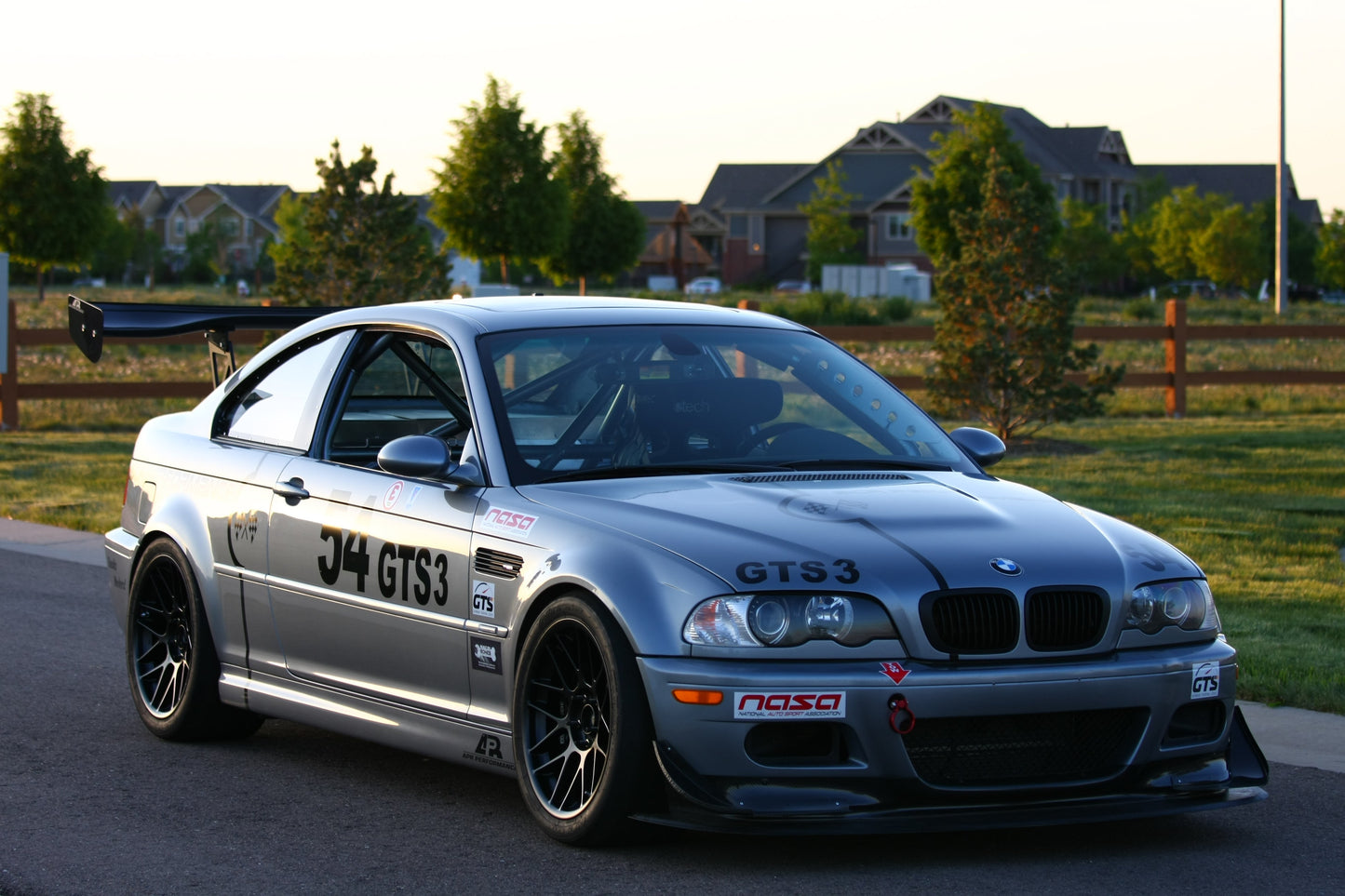 APRパフォーマンス BMW E46 3 シリーズ / M3 GTC-300 アジャスタブル ウイング 2001-2006