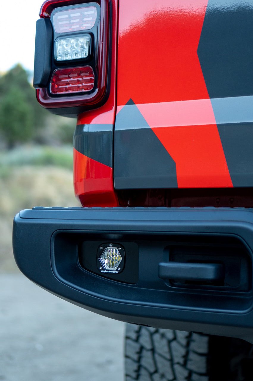 Baja Designs 20-22 Jeep JT S1 デュアルリバースライトキット - Jeep 2020-22 グラディエーター用 OEバンパー対応