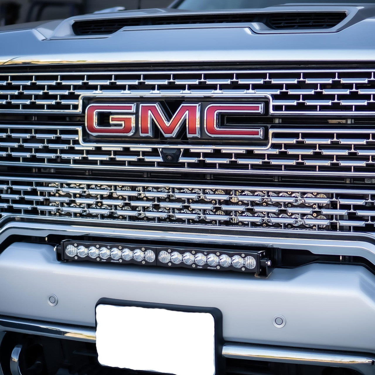 Baja Designs 20-22 GMC S8 シングル/デュアル 30インチ グリル内ライトバーキット -