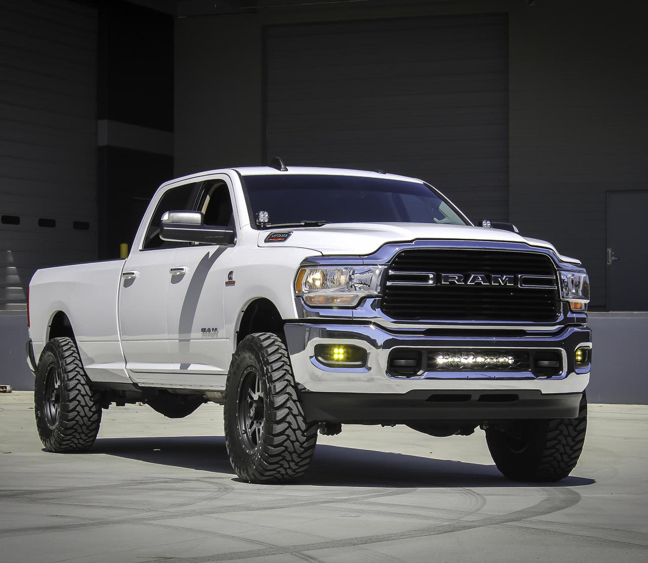 Baja Designs 19-24 ダッジ RAM S8/OnX6+ 20インチ グリル下ライトバーキット - RAM 2019-24 2500/3500用