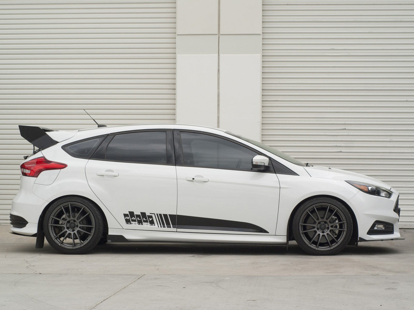 Ford-Focus_ST-Rally_Innovations-Rear_Splitter-2015 2016-side