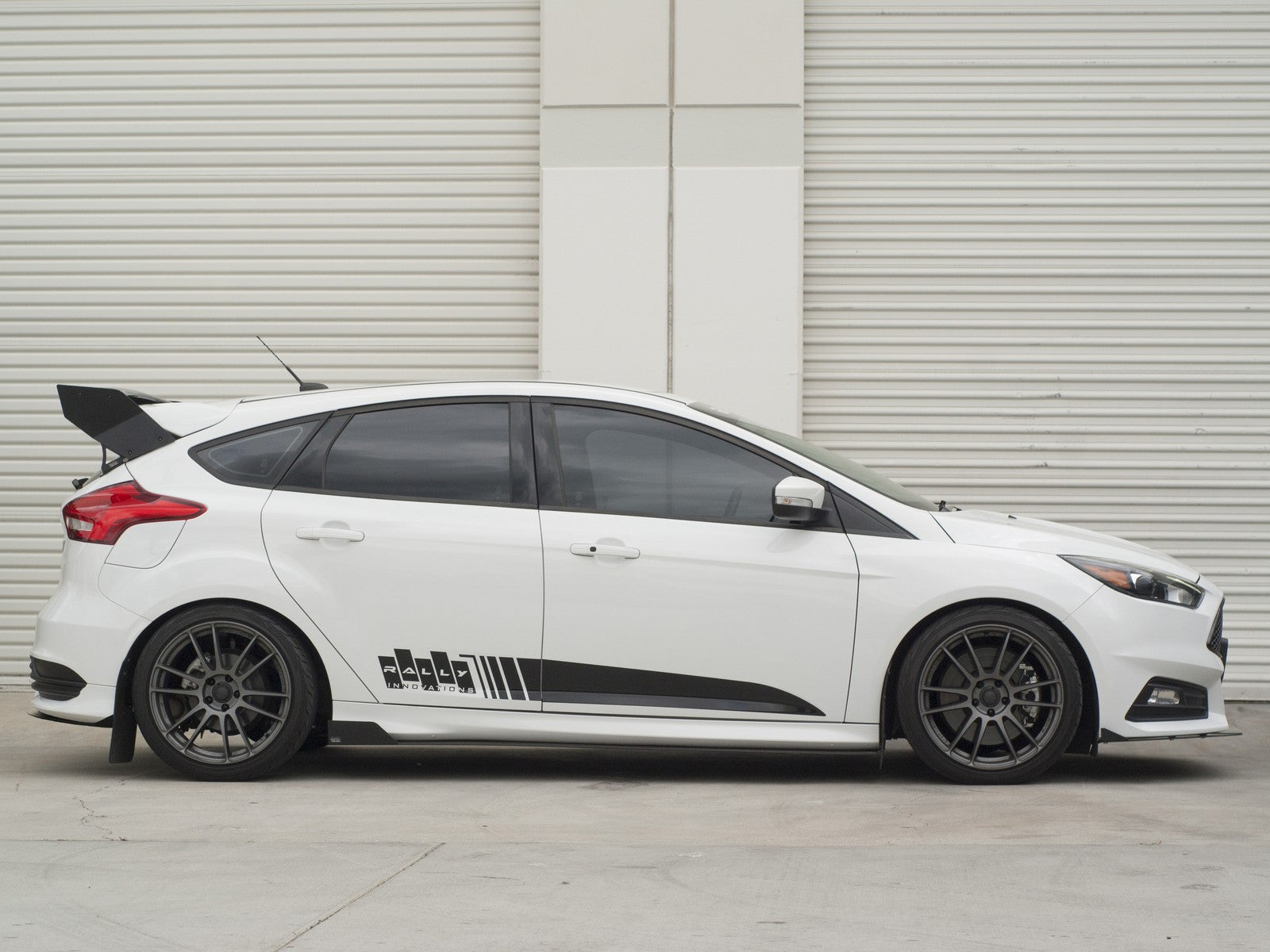 Ford-Focus_ST-Rally_Innovations-Rear_Splitter-2015 2016-side