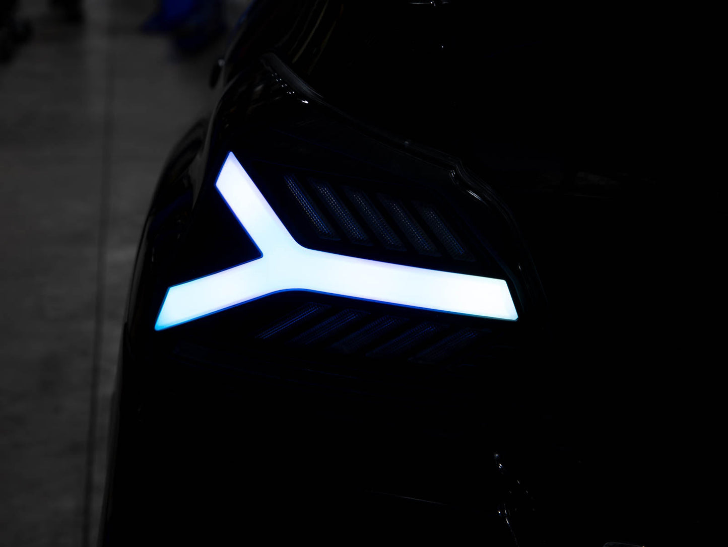 OLM Y-Spec LEDテールランプ（スモークレンズ ホワイトオプティック w/RGB）- 2015-2021 WRX / STI