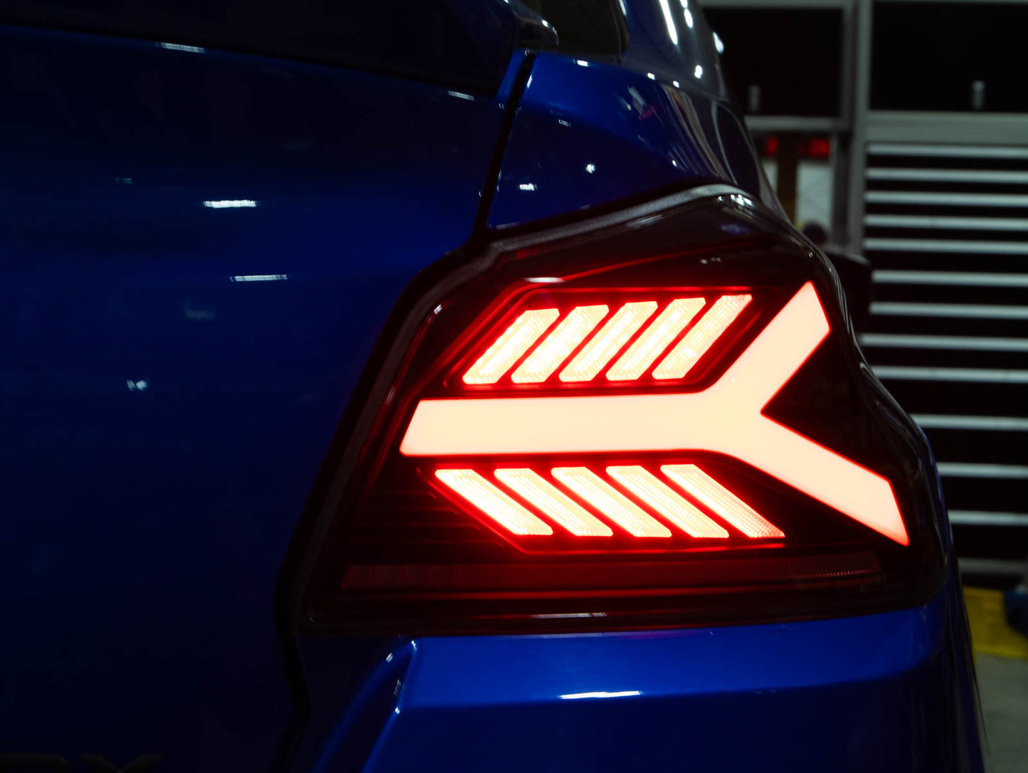 OLM Y-Spec LEDテールライト（スモークレンズ レッドオプティック） - 2015-2021 WRX / STI用