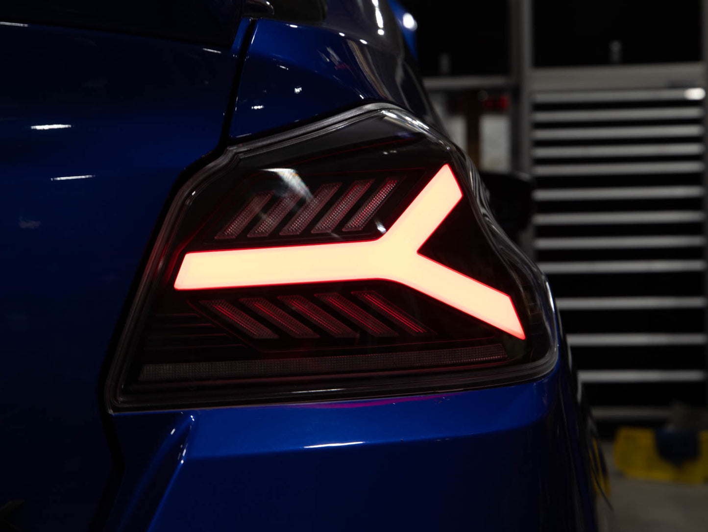 OLM Y-Spec LEDテールライト（スモークレンズ ホワイトオプティック）- 2015-2021 WRX / STI用