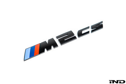 IND F87 M2 CS 塗装済みトランクエンブレム