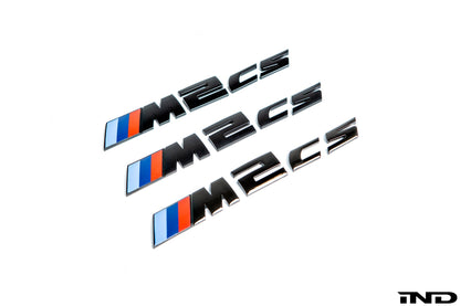 IND F87 M2 CS 塗装済みトランクエンブレム