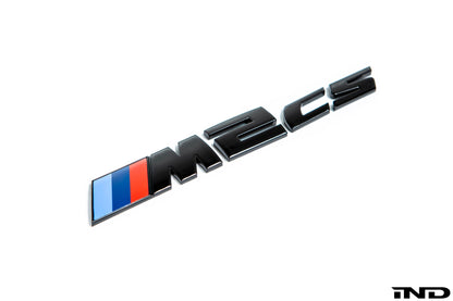 IND F87 M2 CS 塗装済みトランクエンブレム