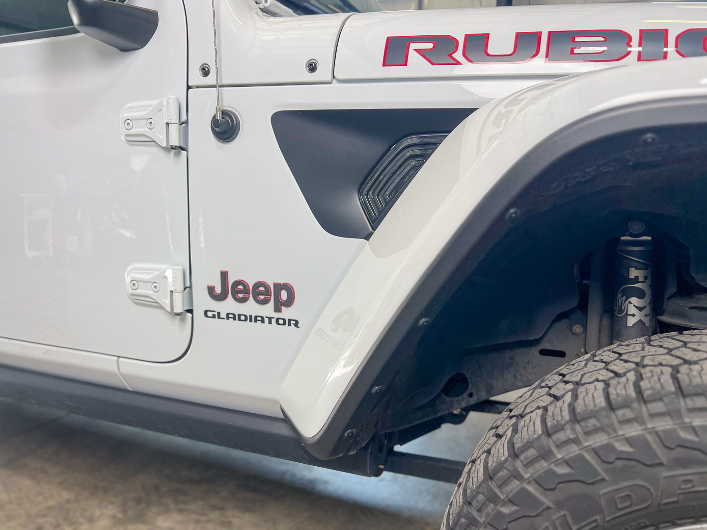 OLM LED フェンダーベント シーケンシャル サイドマーカー - 2018年以降 Jeep ラングラー用
