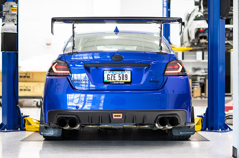 OLM エボリューション テールライト（クリアレンズ、ブラックベース、ホワイトバー）- 2015-2021 WRX / STI