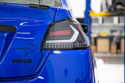 OLM エボリューション テールライト（クリアレンズ、ブラックベース、ホワイトバー）- 2015-2021 WRX / STI