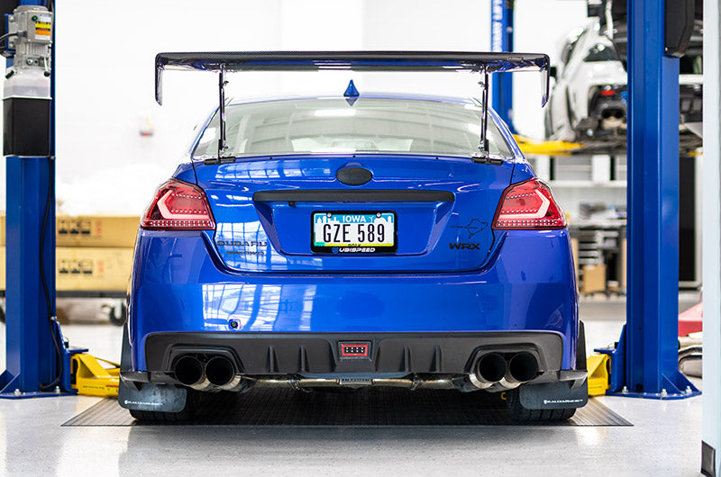 OLM Evolutionテールライト - クリアレンズ・レッドベース・ホワイトバー - 2015-2021 スバル WRX/STI用