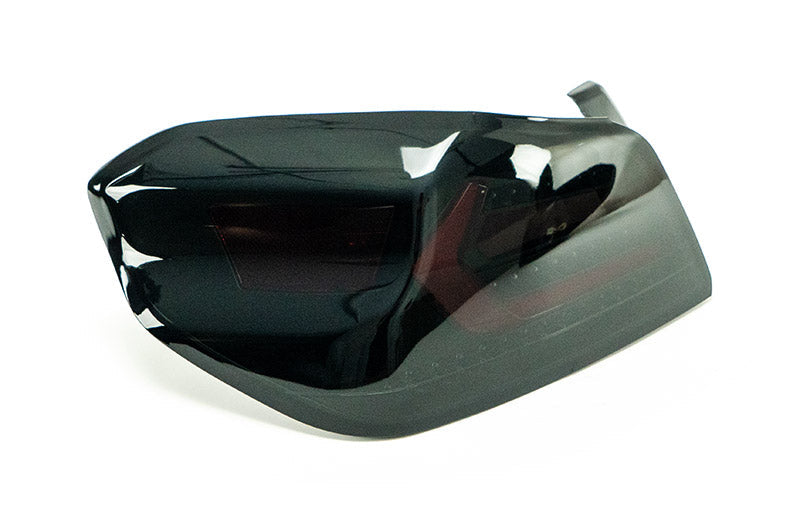 OLM エボリューション テールライト（スモークレンズ、ブラックベース、レッドバー）- 2015-2021 WRX / STI