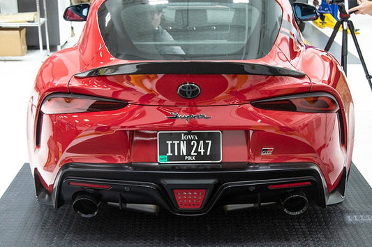 OLM カーボンファイバー RVスタイル リアトランクスポイラー - 2020 スープラ