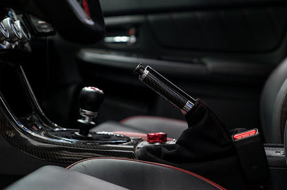 OLM Signature Series サイドブレーキハンドル（ブラックカーボン＋クローム）- 2015-2021 WRX & STI / 2013-2022 FR-S / BRZ / 86 / 2014-2018 フォレスター / 2013年以降 クロストレック