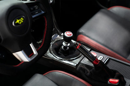 OLM Signature Series サイドブレーキハンドル（ブラックカーボン×レッド） - 2015-2021 WRX＆STI / 2013-2022 FR-S / BRZ / 86 / 2014-2018 フォレスター / 2013年以降 クロストレック