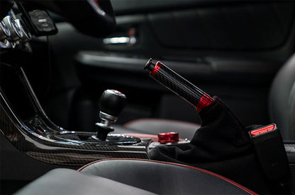 OLM Signature Series サイドブレーキハンドル（ブラックカーボン×レッド） - 2015-2021 WRX＆STI / 2013-2022 FR-S / BRZ / 86 / 2014-2018 フォレスター / 2013年以降 クロストレック