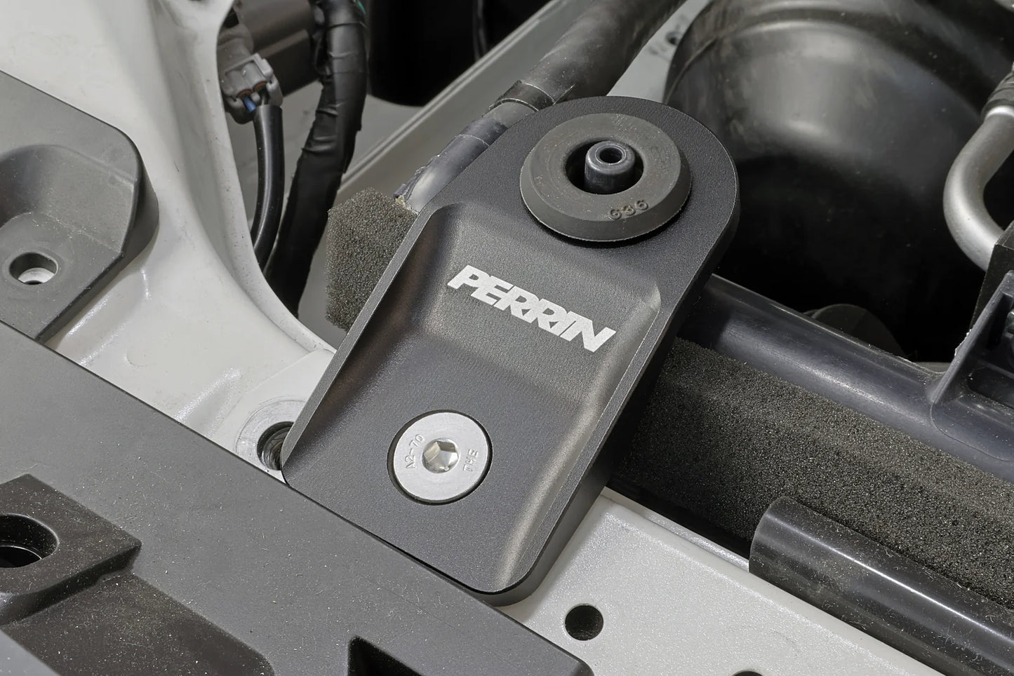 Perrin アッパーラジエターブラケット ｜ 2008-2014 スバル WRX STI (PSP-ENG-522)